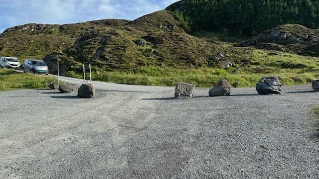 Lenkje til artikkel: Kinn kommune gjennomfører vedtak ved parkeringsplassen på Kråkenes