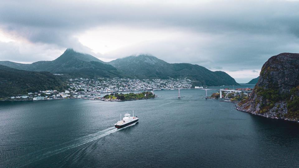 Lenkje til artikkel: Måløy ferjekai, stenging august 2026